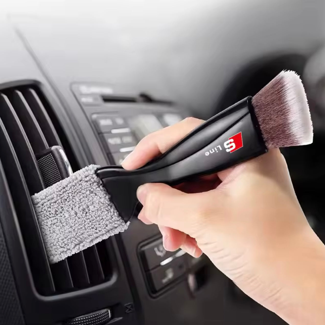 Audi 2-in-1 Dust & Tool Cleaning Brush